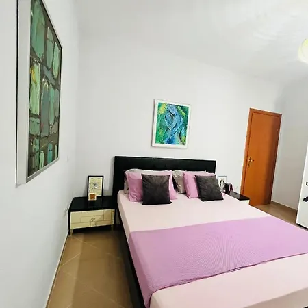 Appartamento The Place Apartments, Qerret *
